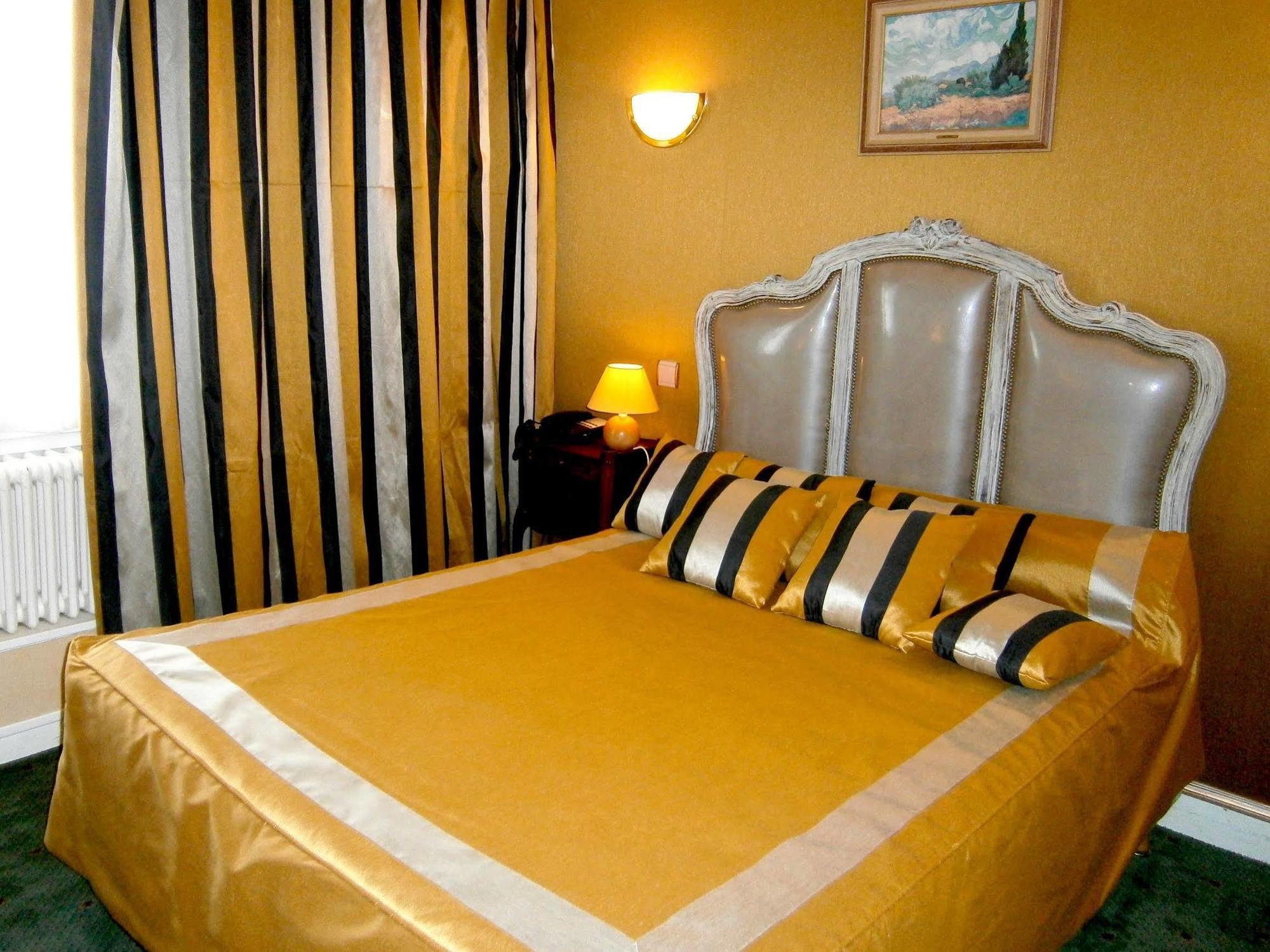 Hostellerie Du Grand Sully Bagian luar foto