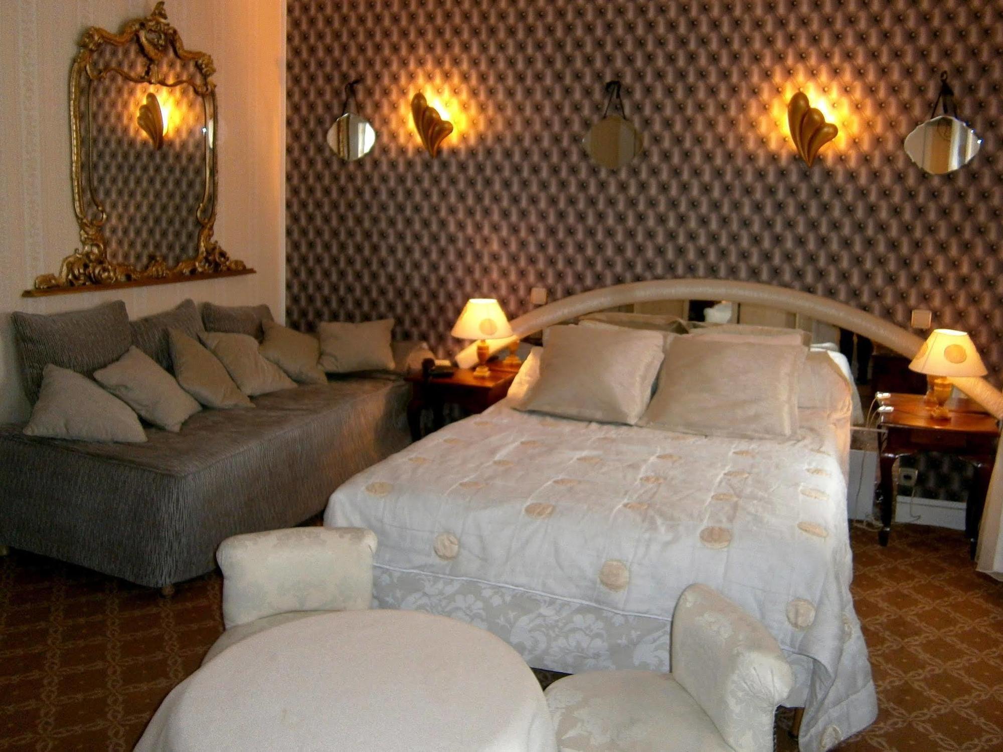 Hostellerie Du Grand Sully Bagian luar foto