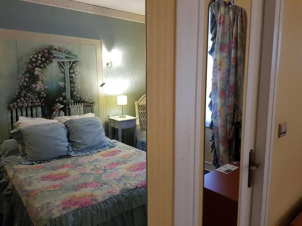 Hostellerie Du Grand Sully Bagian luar foto