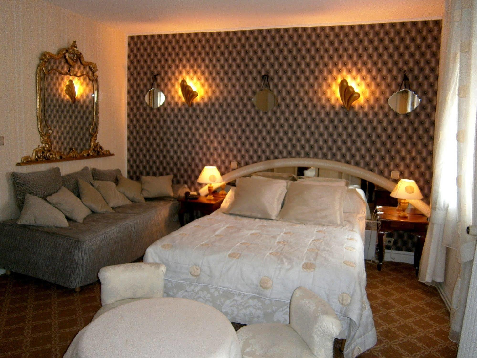 Hostellerie Du Grand Sully Bagian luar foto
