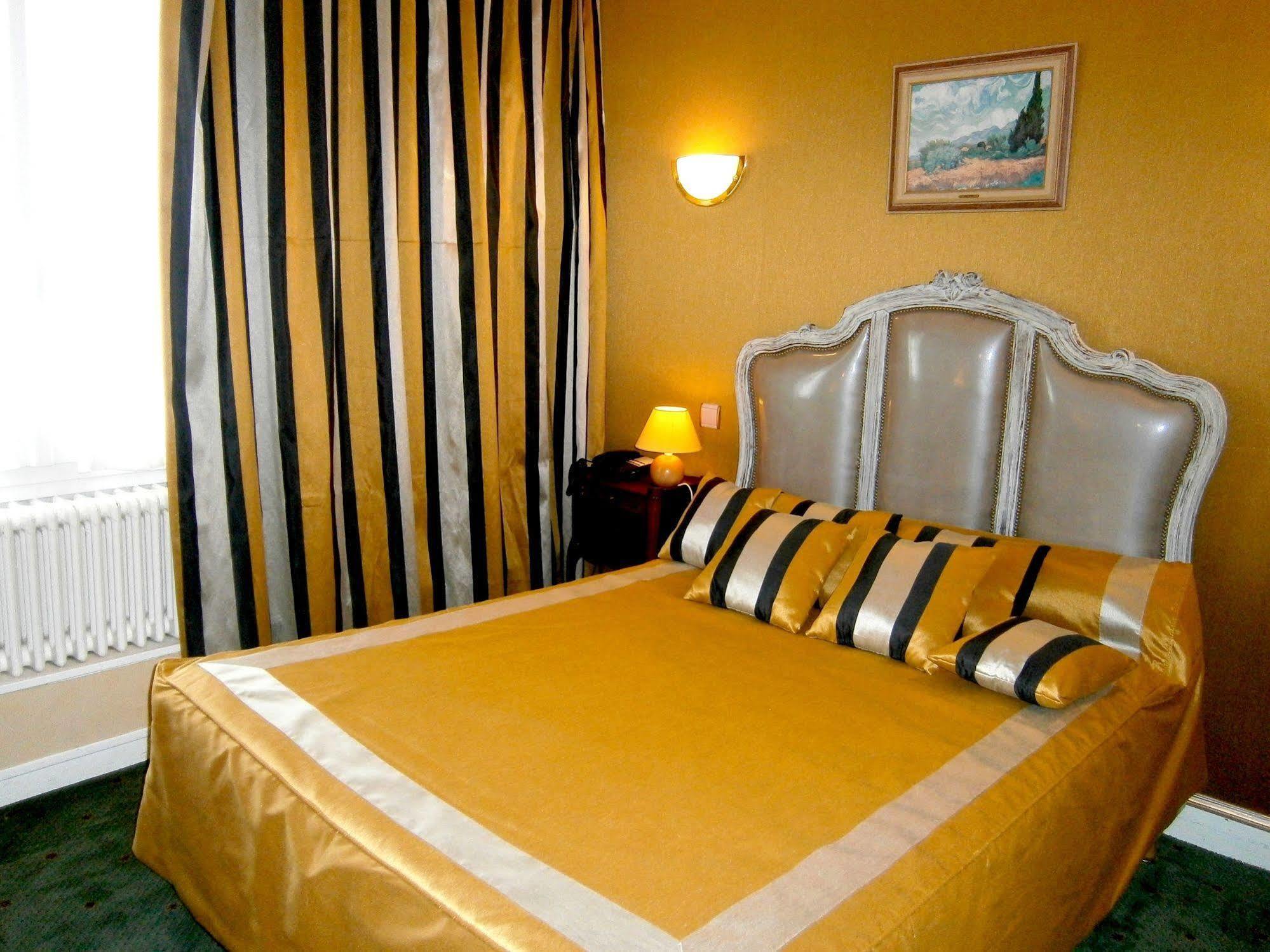 Hostellerie Du Grand Sully Bagian luar foto